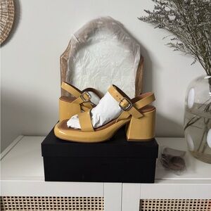 MIISTA Women’s Beige Calf Skin Sandal 9.5  NWT